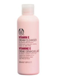 美体小铺维他命E卸妆洁面乳 温和洁净，呵护娇嫩肌肤